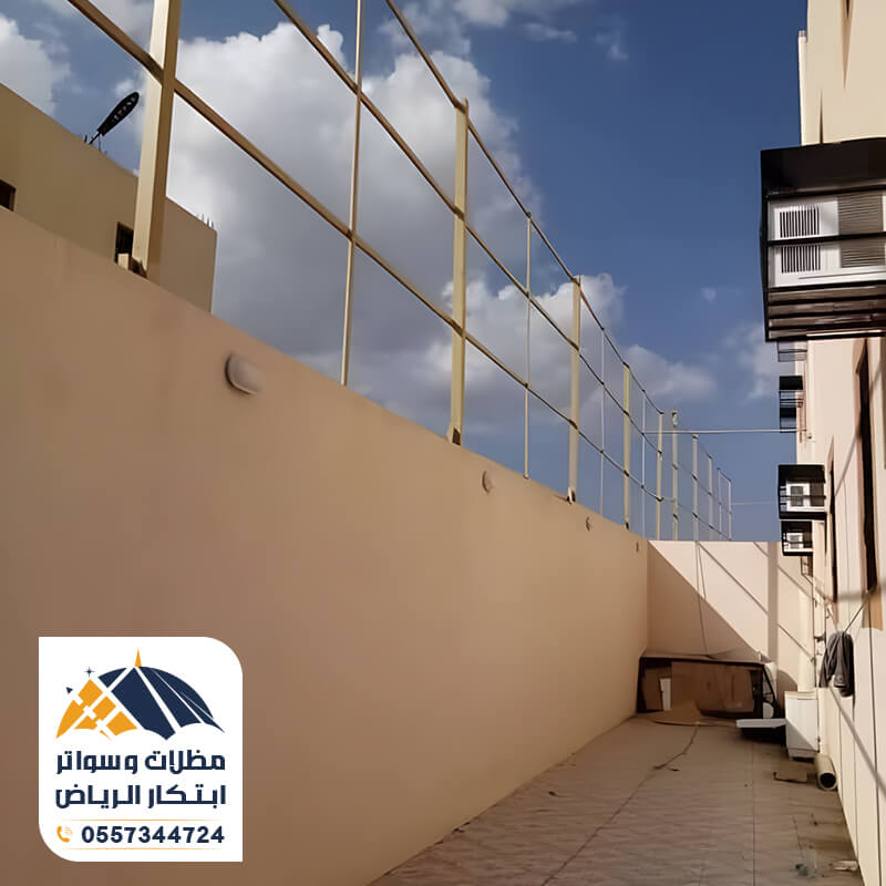 هيكل سواتر قماش قبل تركيب الساتر من قبل مؤسسة عالم الرياض