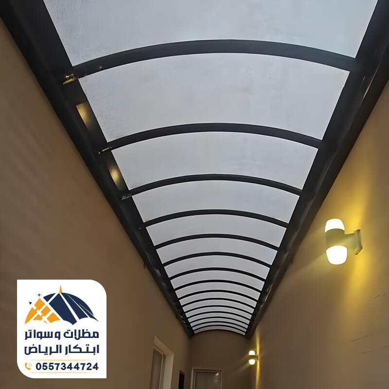 مظلات ممرات تسمح للضوء بالدخول